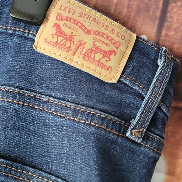 Levi Slimming Skinny Jean Size 30 Pre-Loved - Picture 7 of 13